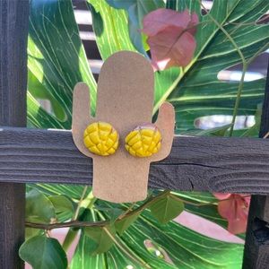 Handmade Polymerclay concha studs